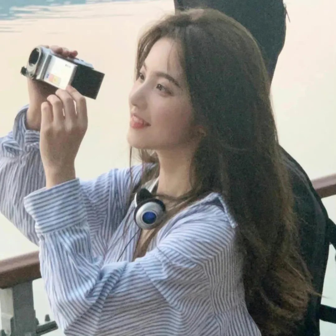 追梦的黎族女娃娃